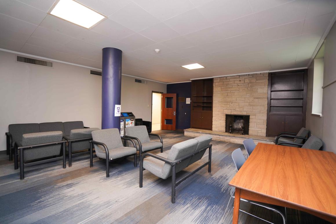 Floor Lounge